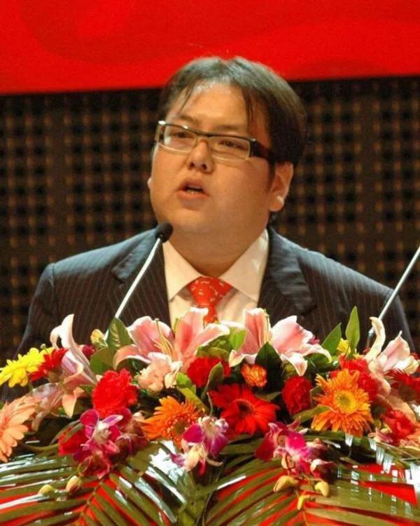 兩個聞喜籍億萬富豪，同樣的資不抵債，李兆會逃亡，趙恩龍跳樓