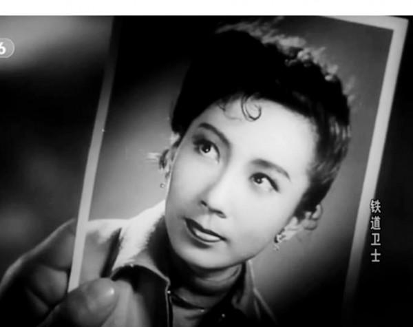 《鐵道衛士》演女特務王曼麗,經典臺詞“海外來人了”,89歲健在 《鐵道衛士》演女特務王曼麗,經典臺詞“海外來人了”,89歲健在