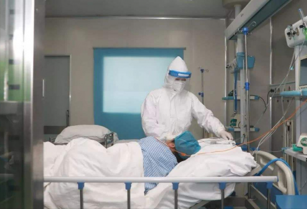 生恩大？養恩大？24歲女孩拒絕50萬，跟拉板車扛煤氣養父相依為命