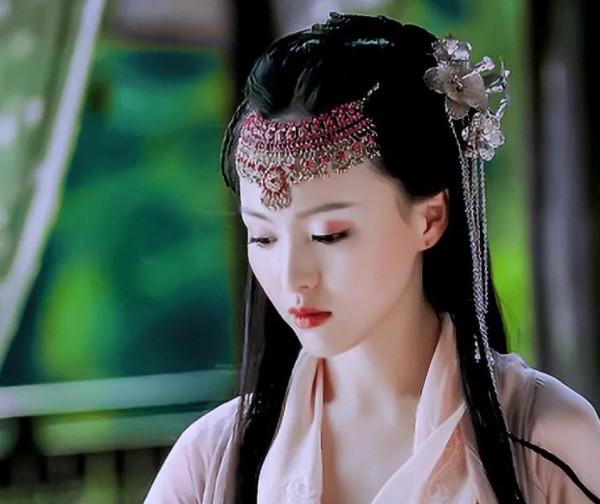 《仙劍三》時期的唐嫣有多美？薄紗微滑，一顰一笑蠱惑人心