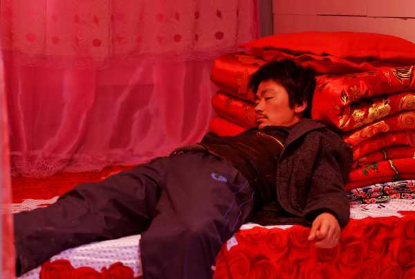 三刷《Hello 樹先生》:其實樹“死”在了高朋結婚的那一天 三刷《Hello 樹先生》:其實樹“死”在了高朋結婚的那一天