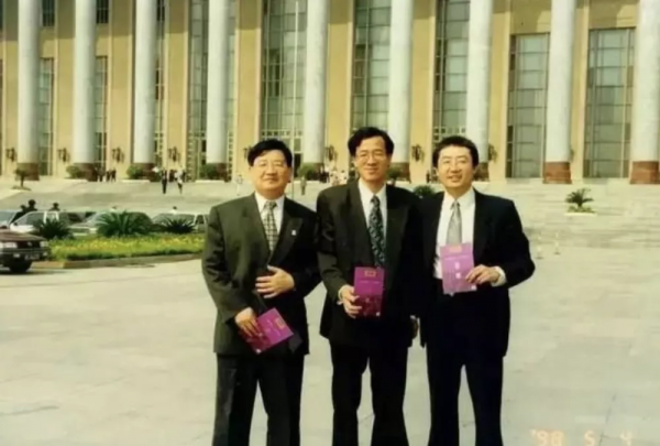 52人帶著50美元赴美，徹底改變了中國