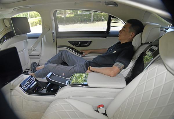 5.5秒破百的奢華行政座駕 與7系比,賓士S級能否再奪“一哥”之位 5.5秒破百的奢華行政座駕 與7系比,賓士S級能否再奪“一哥”之位