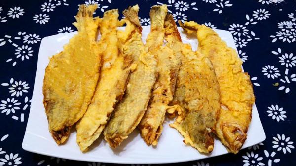 炸魚時，最忌直接下鍋炸，教你正確做法，魚又酥又脆不腥氣，真香