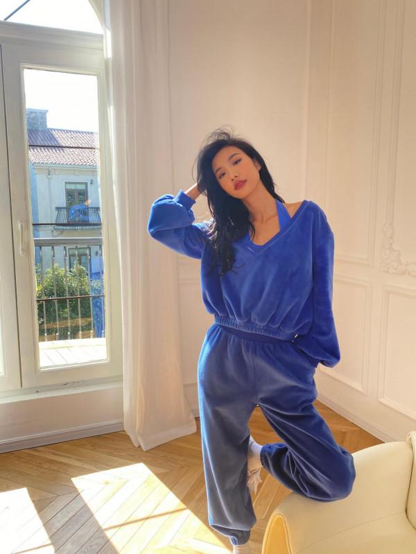 面板那麼黑，卻總愛穿亮色，結果意外了，不醜反而驚豔了