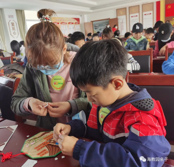 海教園親子走進田間,體驗農事活動,感受糧食豐收的喜悅 海教園親子走進田間,體驗農事活動,感受糧食豐收的喜悅