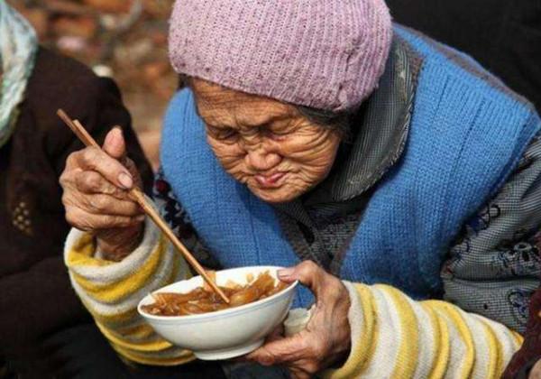 這種美食只有農村才有,很多人城裡人都沒有吃過,想吃也買不到 這種美食只有農村才有,很多人城裡人都沒有吃過,想吃也買不到