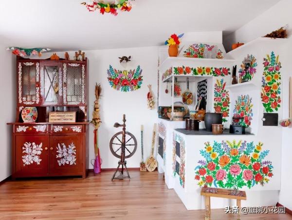 她們把鮮花種在牆上，一不小心這個村莊就美成了童話