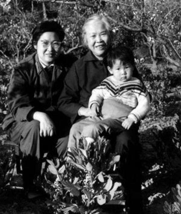 毛主席最愛的外孫，卻一年只能見外公一次，也沒能見主席最後一面