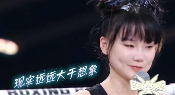 黃齡已經那麼有名氣了,何必出來捱打呢?還被打哭在拳臺上 黃齡已經那麼有名氣了,何必出來捱打呢?還被打哭在拳臺上