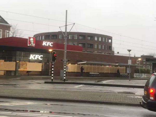 荷蘭暴亂多地蔓延!“亂政”遇上“民怨”?到底該怎麼收場 荷蘭暴亂多地蔓延!“亂政”遇上“民怨”?到底該怎麼收場