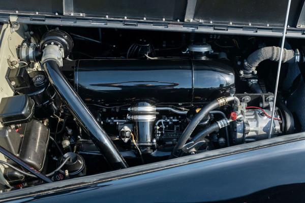 007詹姆斯-邦德最優雅的汽車——賓利R型歐陸