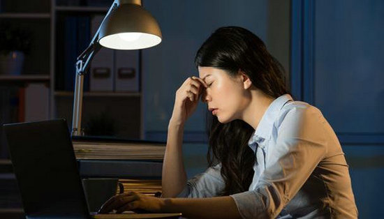 氣溫驟降,眼睛也怕冷!眼前有閃光、黑點、視物模糊 警惕是致盲性眼病 氣溫驟降,眼睛也怕冷!眼前有閃光、黑點、視物模糊 警惕是致盲性眼病