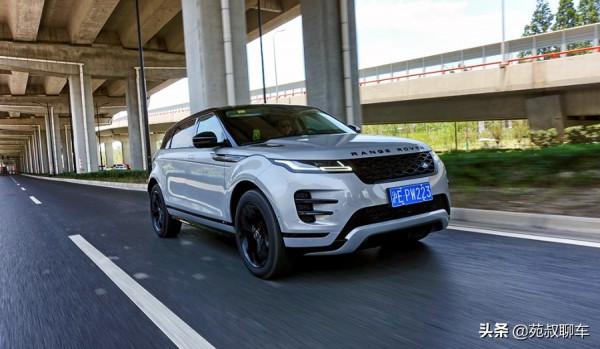 有顏值之後，空間也變得更寬敞，試駕路虎攬勝極光L