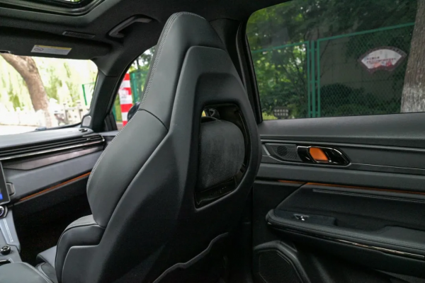 18萬多帶滬牌，插混SUV好選擇——領克01 PHEV