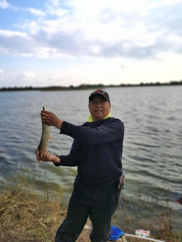 我本來想著搶在洪峰前釣釣魚，沒成想差點沒走出來……