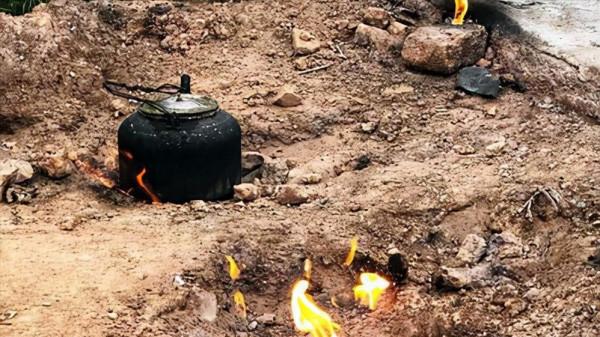 地下冒火的村莊！火焰已燃燒60多年不熄滅，讓村民做飯更方便