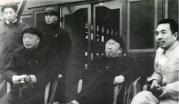 1954年曾志與丈夫陶鑄及女兒陶斯亮《一封終於發出的信》