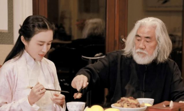 張紀中：20一斤的大米吃不起？惹網友爭議，小超市郝劭文受好評