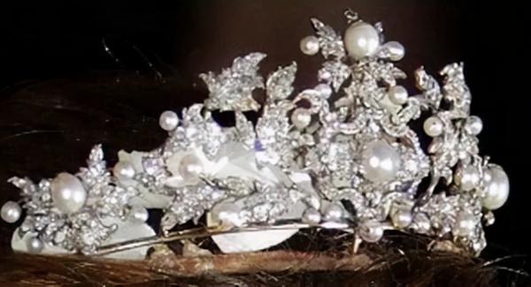 35歲希臘王子迎娶白富美,被廢流亡的王室,為啥全是“網紅名媛” 35歲希臘王子迎娶白富美,被廢流亡的王室,為啥全是“網紅名媛”