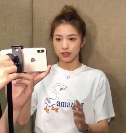 劉思瑤整容“實錘”？整容醫院拿她當成功案例，網友：方臉能整嗎