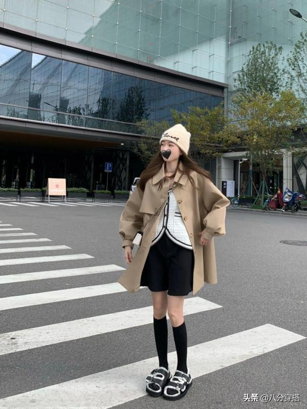 “小個子”早秋別亂穿，看這些揚長避短的小技巧，時尚洋氣顯腿長