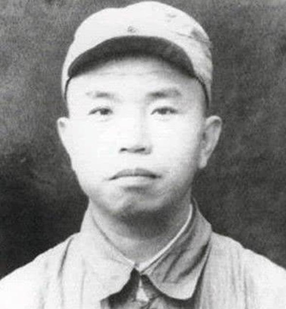 匪首罪行累累，皮定均攻打十天未克，找大棺材和五百斤炸藥建奇功