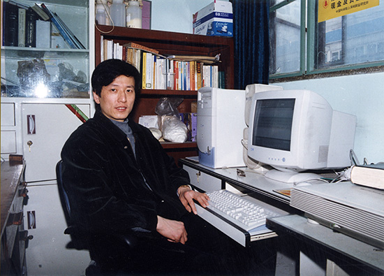 施劍林：化身“藥師”的材料化學家