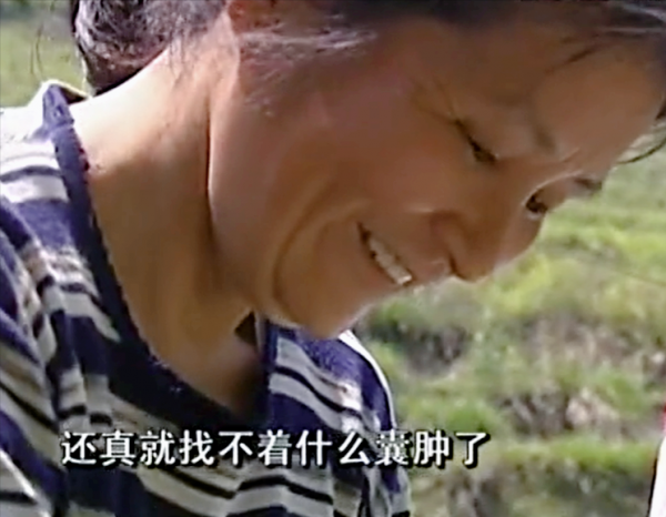 真實故事：湖南農村遇怪事，村民上山挖墳頭土，兌水服下發生奇蹟