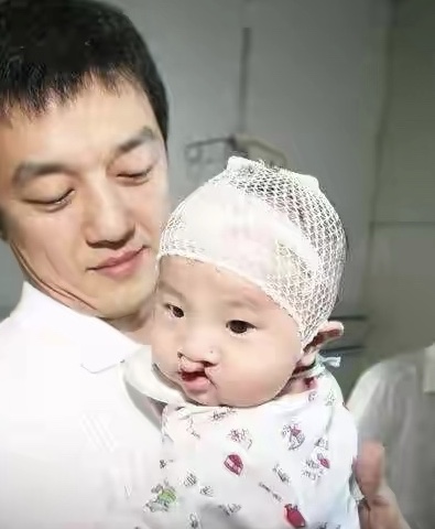 15歲李嫣曬近照,與閨蜜聚會心情好,氣質越來越像媽媽王菲 15歲李嫣曬近照,與閨蜜聚會心情好,氣質越來越像媽媽王菲