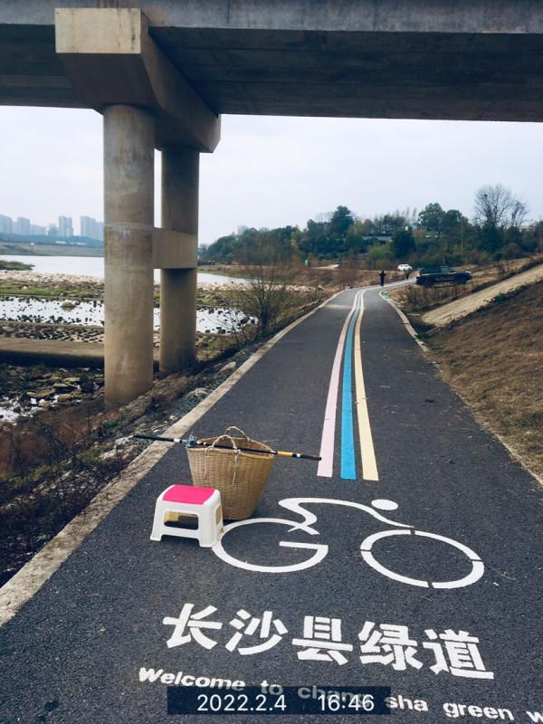 用老婆的菜籃子裝新年的第一&OpenCurlyDoubleQuote;金&rdquo;