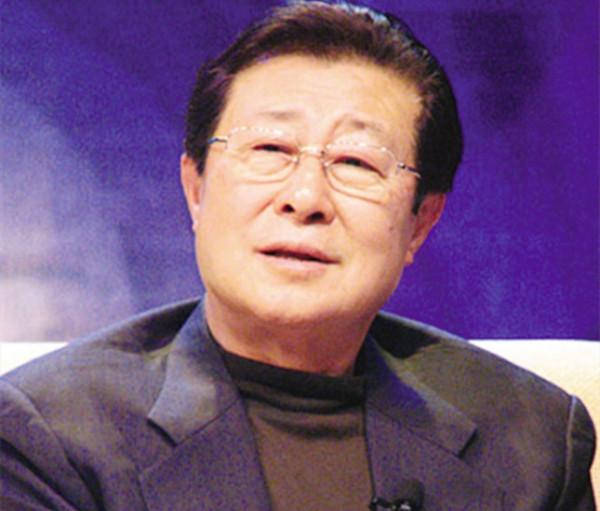 89歲王心剛，與患病妻子恩愛60年不離不棄，兒女已是億萬富翁