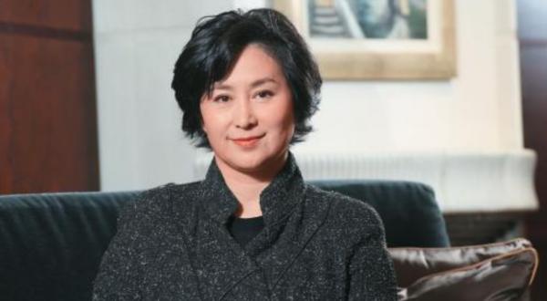 28年前陳百強去世,何超瓊堅持為他扶靈,當年賭王真的棒打鴛鴦嗎 28年前陳百強去世,何超瓊堅持為他扶靈,當年賭王真的棒打鴛鴦嗎