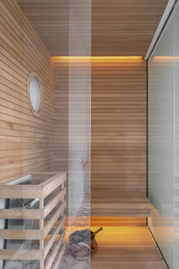 將隔牆盡情拆除後，這個家通透明亮並且可以欣賞到不遠處的山景