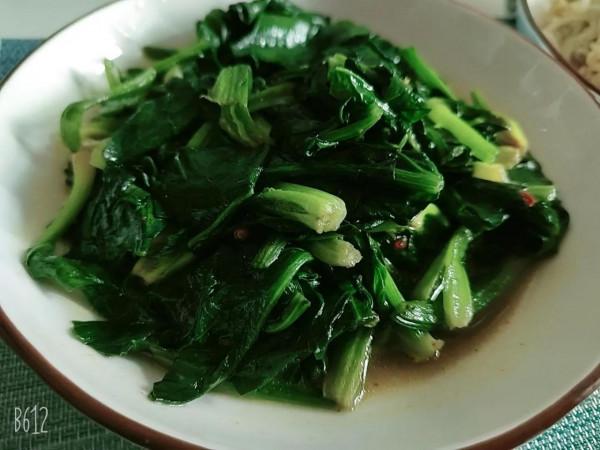 簡單點:炒菠菜和炒豆芽 簡單點:炒菠菜和炒豆芽