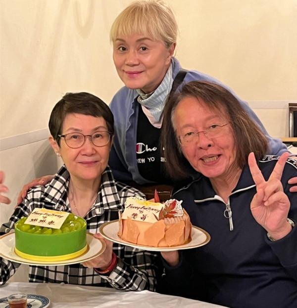 姜大衛為愛妻慶73歲生日，連續2次親吻妻子臉頰，結婚47年仍恩愛