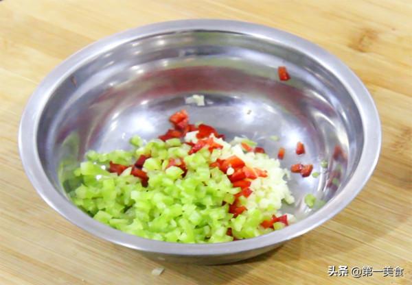 蒜蓉白肉怎麼做才好吃,料汁是關鍵,大廚分享飯店配方,蒜香十足 蒜蓉白肉怎麼做才好吃,料汁是關鍵,大廚分享飯店配方,蒜香十足