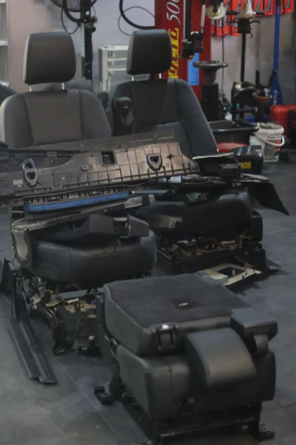 怪獸修車:翻新一輛21萬公里的路虎發現4,老爺子工地拉貨專用車 怪獸修車:翻新一輛21萬公里的路虎發現4,老爺子工地拉貨專用車