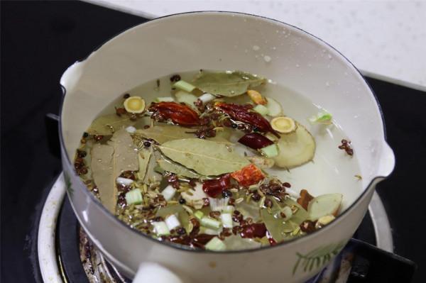 五花肉做的“壓板肉”,70歲老奶奶吃得直誇,酥爛入味,可真香啊 五花肉做的“壓板肉”,70歲老奶奶吃得直誇,酥爛入味,可真香啊