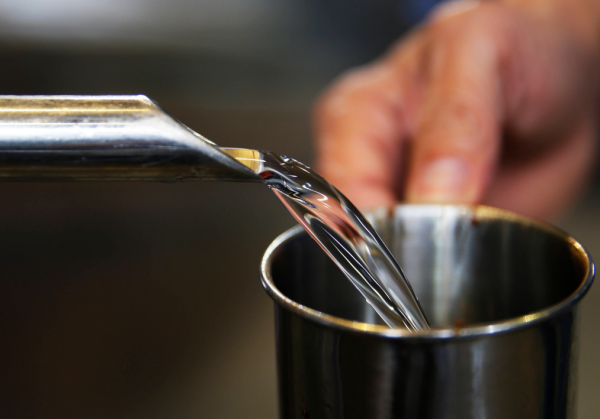 白酒待遇差別大，五糧液“再現”金雞電影節，這些好酒卻冷落一旁