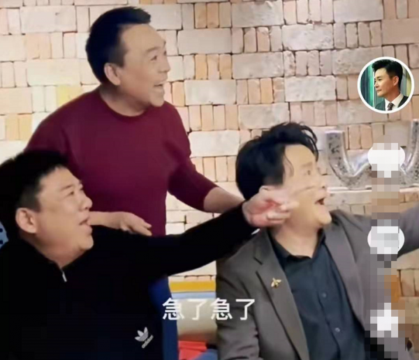 重案六組演員重聚！65歲張潮飯桌上手抓花生米吃，邢岷山似型男