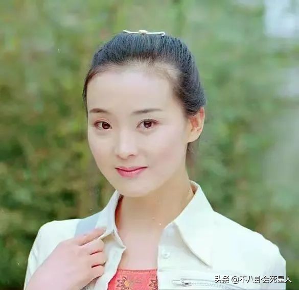 那些老了就演皇后太后的演員，年輕時都是大美人，老了氣質依舊