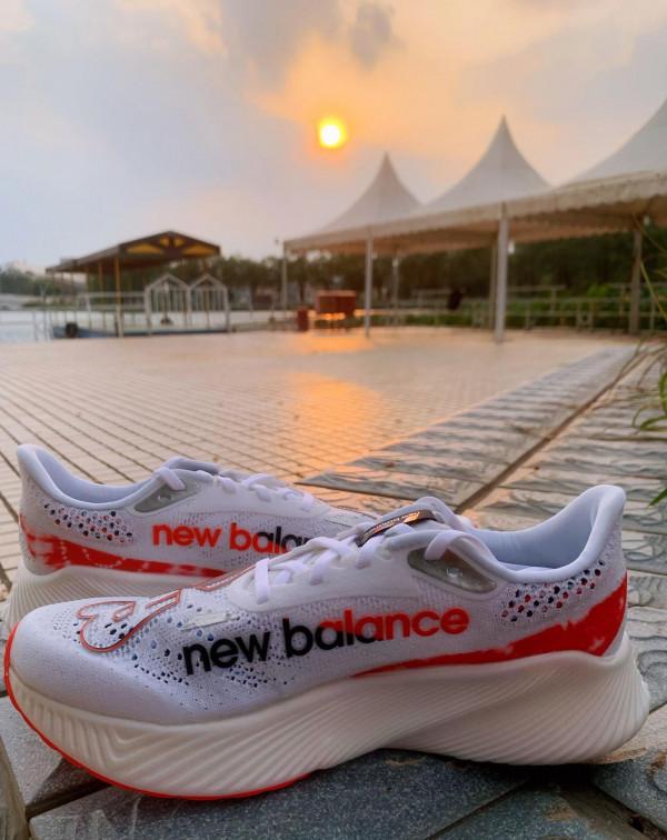 NB頂級競速跑鞋中的顏值天花板 RC Elite v2