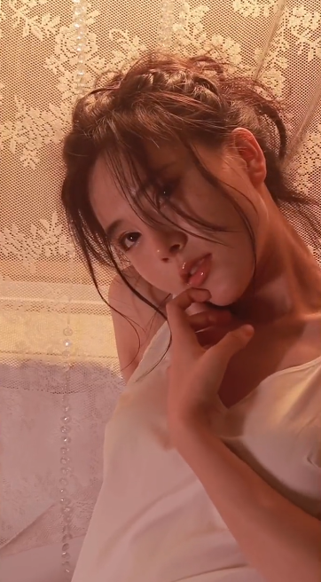 “牛排西施”小霸寵：直播卸妝回應爭議，忙中出錯表哥變成老公？