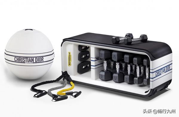 Dior 與全球知名運動裝備品牌 Technogym 合作推出奢華健身系列 Dior 與全球知名運動裝備品牌 Technogym 合作推出奢華健身系列