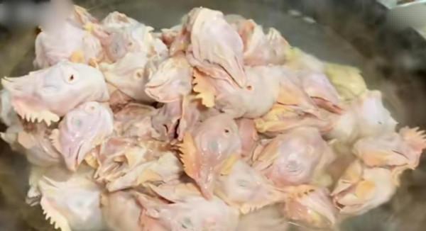 安徽大哥家裡開飯店，主打重口味美食，客人：這到底有沒有毒？