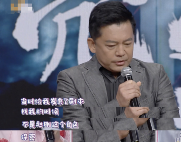 何政軍：錯過鞏俐娶初戀為妻，出道多年無緋聞，父親身份不一般