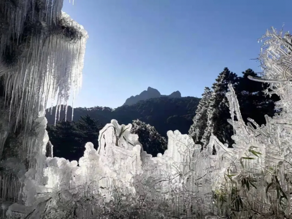冰凌到貨，三清山成了夢幻般的童話世界
