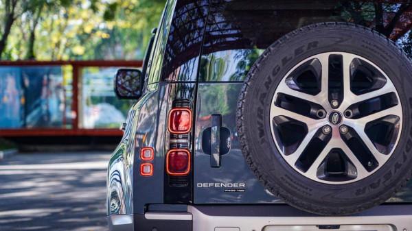 骨子裡透露著硬派氣息!試駕路虎衛士110,成年人的“大玩具” 骨子裡透露著硬派氣息!試駕路虎衛士110,成年人的“大玩具”