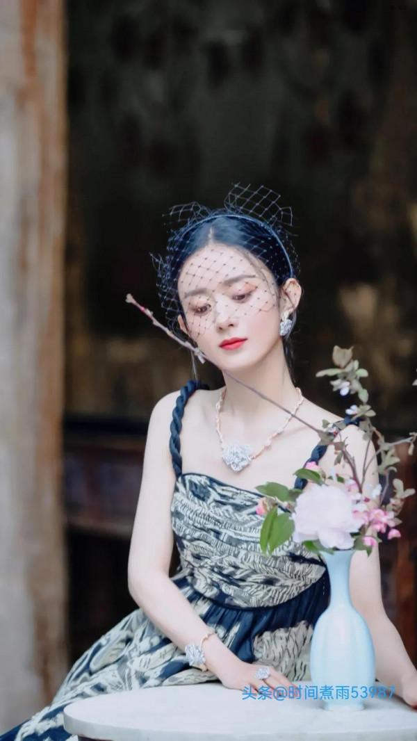 趙麗穎桌布：你咋就那麼迷人呢，不僅佔了我的記憶體還佔據了我的心